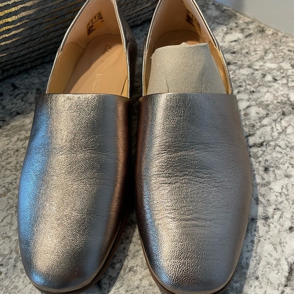 Clarks Pure Tone Stone Slip-On with Metallic Rose Gold Finish - Picture 1 of 7
